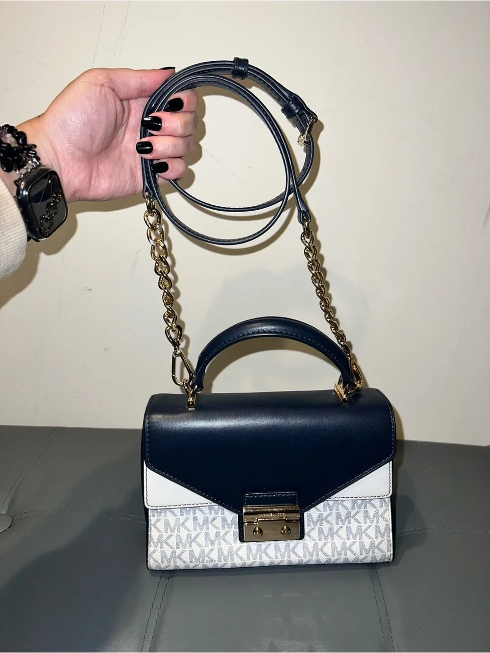 Michael Kors small Sloan logo